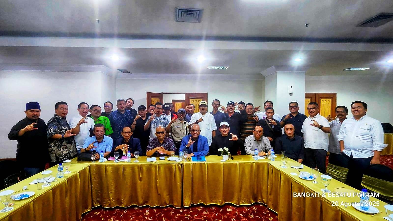 Suasana rapat konsolidasi dengan para ketua dan pengurus harian PWI Provinsi di Jakarta, Rabu malam (20/8)